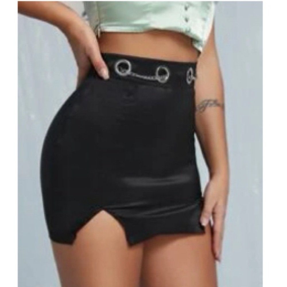 Chained mini skirt